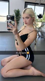 Lauren Burch feet photo thumbnail