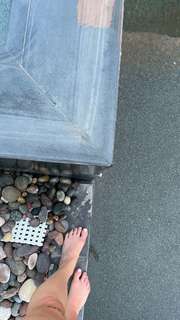 Lauren Burch feet photo thumbnail
