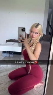 Lauren Burch feet photo thumbnail