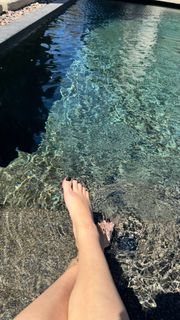 Lauren Burch feet photo thumbnail