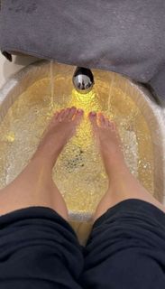 Lauren Burch feet photo thumbnail