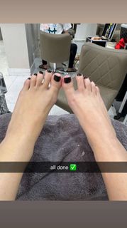 Lauren Burch feet photo thumbnail