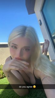 Lauren Burch feet photo thumbnail