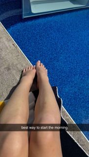 Lauren Burch feet photo thumbnail