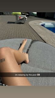 Lauren Burch feet photo thumbnail