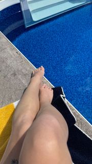 Lauren Burch feet photo thumbnail