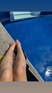 Lauren Burch feet photo thumbnail