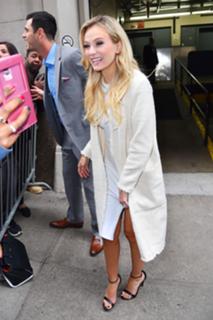 Lauren Bushnell feet photo 7