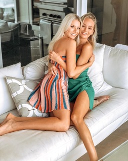 Lauren Bushnell feet photo 8