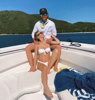 Lauren Bushnell feet photo 4