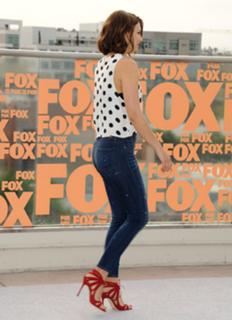 Lauren Cohan feet photo thumbnail