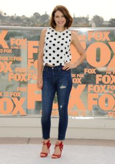 Lauren Cohan feet photo thumbnail
