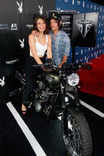 Lauren Cohan feet photo thumbnail