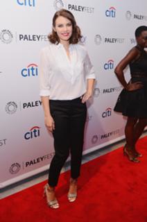 Lauren Cohan feet photo thumbnail