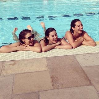 Lauren Cohan feet photo thumbnail