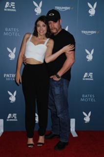 Lauren Cohan feet photo thumbnail