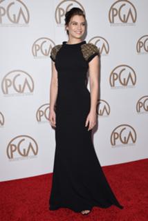 Lauren Cohan feet photo thumbnail