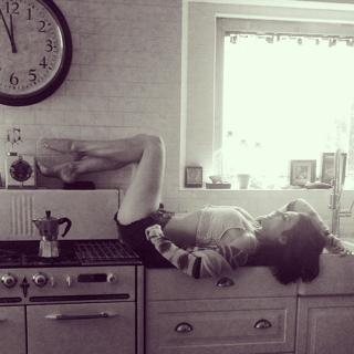 Lauren Cohan feet photo thumbnail