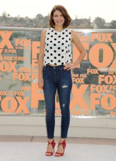 Lauren Cohan feet photo thumbnail