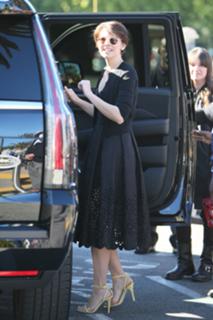Lauren Cohan feet photo thumbnail