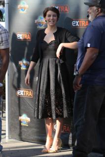 Lauren Cohan feet photo thumbnail