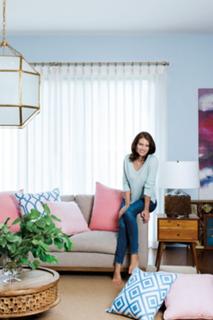Lauren Cohan feet photo thumbnail
