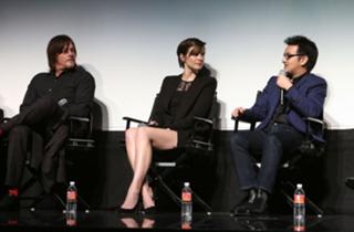Lauren Cohan feet photo thumbnail