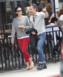 Lauren Cohan feet photo thumbnail