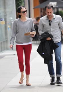 Lauren Cohan feet photo thumbnail