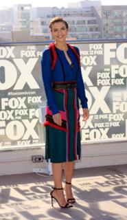 Lauren Cohan feet photo thumbnail