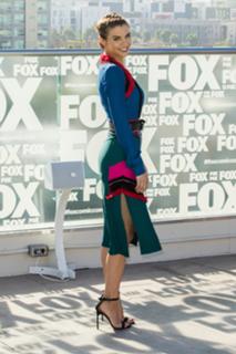 Lauren Cohan feet photo thumbnail