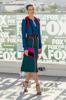 Lauren Cohan feet photo thumbnail
