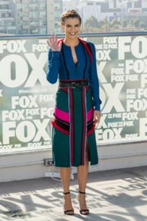 Lauren Cohan feet photo thumbnail
