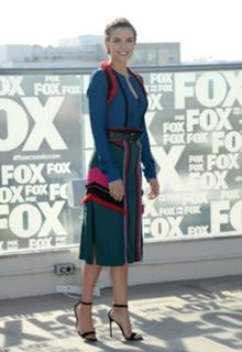 Lauren Cohan feet photo thumbnail