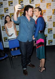 Lauren Cohan feet photo thumbnail