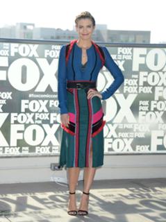 Lauren Cohan feet photo thumbnail