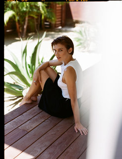 Lauren Cohan feet photo thumbnail