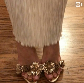 Lauren Cohan feet photo thumbnail