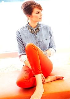 Lauren Cohan feet photo thumbnail
