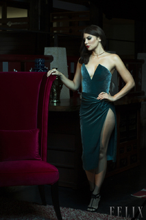 Lauren Cohan feet photo thumbnail
