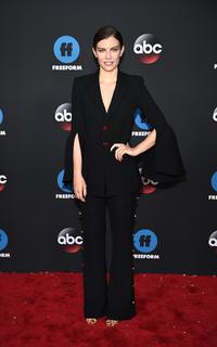 Lauren Cohan feet photo thumbnail
