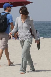 Lauren Cohan feet photo thumbnail