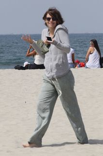 Lauren Cohan feet photo thumbnail