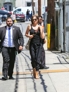 Lauren Cohan feet photo thumbnail