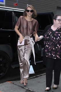 Lauren Cohan feet photo thumbnail