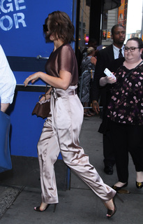 Lauren Cohan feet photo thumbnail