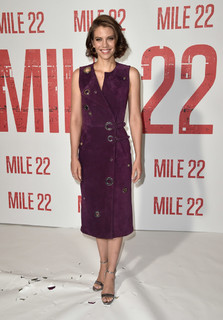 Lauren Cohan feet photo thumbnail