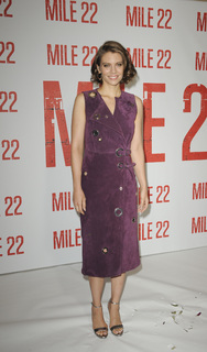 Lauren Cohan feet photo thumbnail