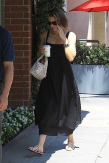 Lauren Cohan feet photo thumbnail