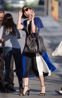 Lauren Cohan feet photo thumbnail